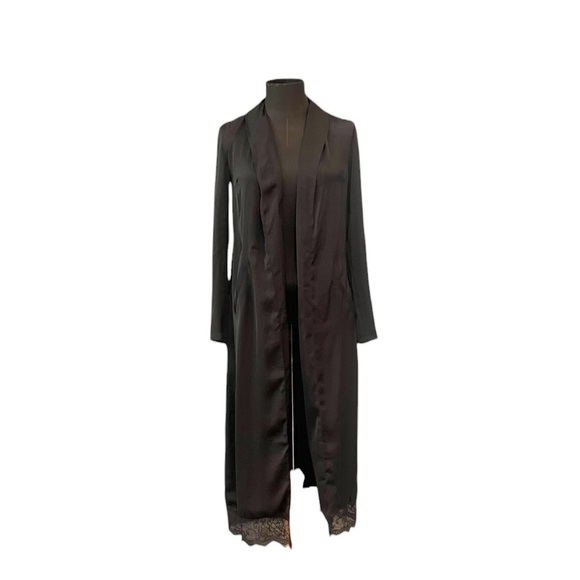 𝐃𝐀𝐘 & 𝐍𝐈𝐆𝐇𝐓 Lace trim Satin Duster - Picture 4 of 6